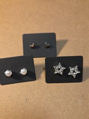 Silver Crystal Star Stud Earrings - White/Silver